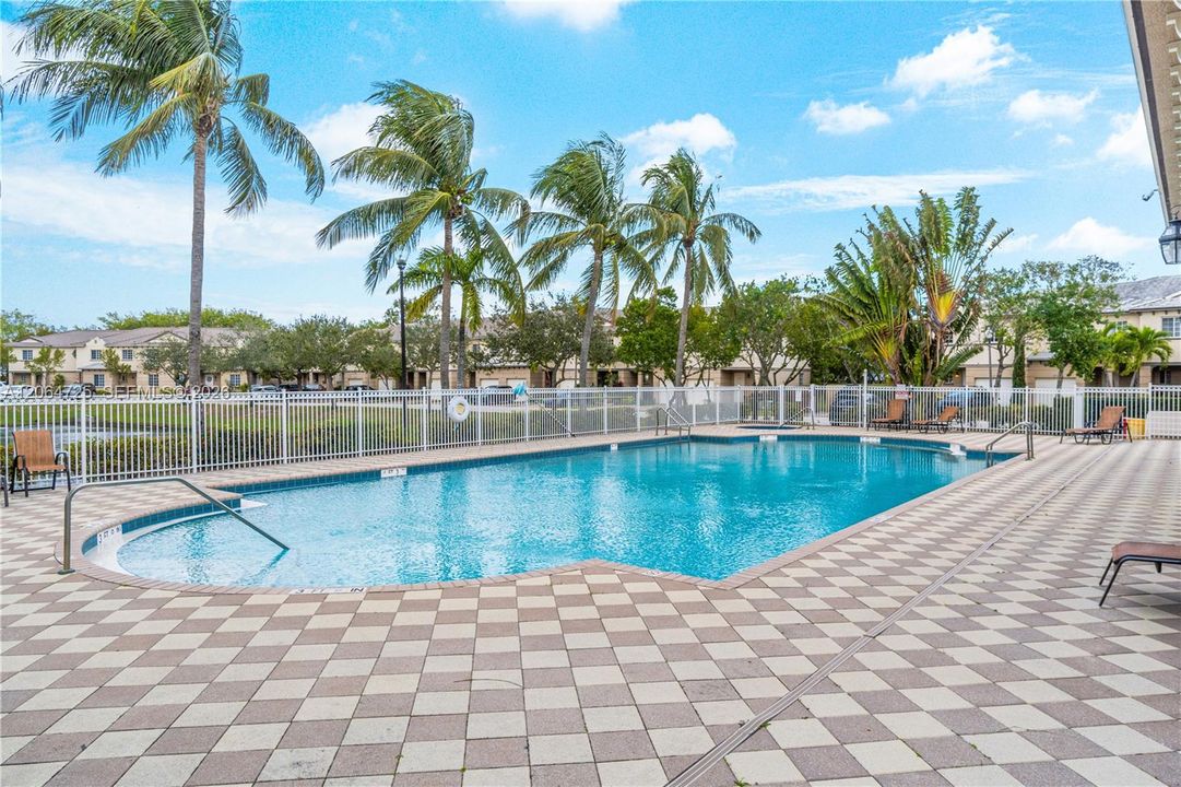 For Sale: $195,000 (3 beds, 2 baths, 1049 Square Feet)