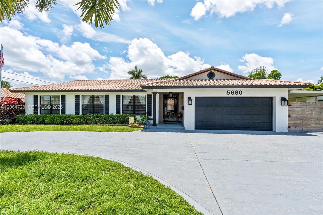 Active With Contract: $799,000 (4 beds, 2 baths, 2098 Square Feet)