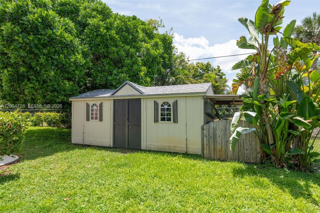 Active With Contract: $799,000 (4 beds, 2 baths, 2098 Square Feet)