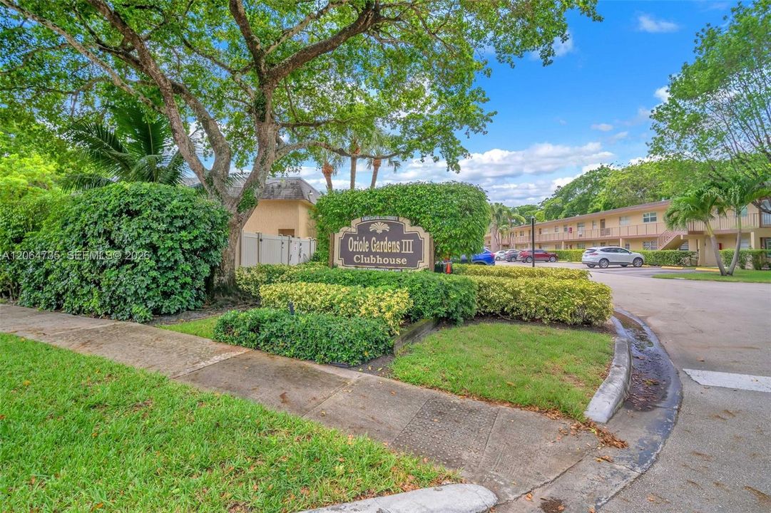 For Sale: $95,000 (2 beds, 2 baths, 990 Square Feet)