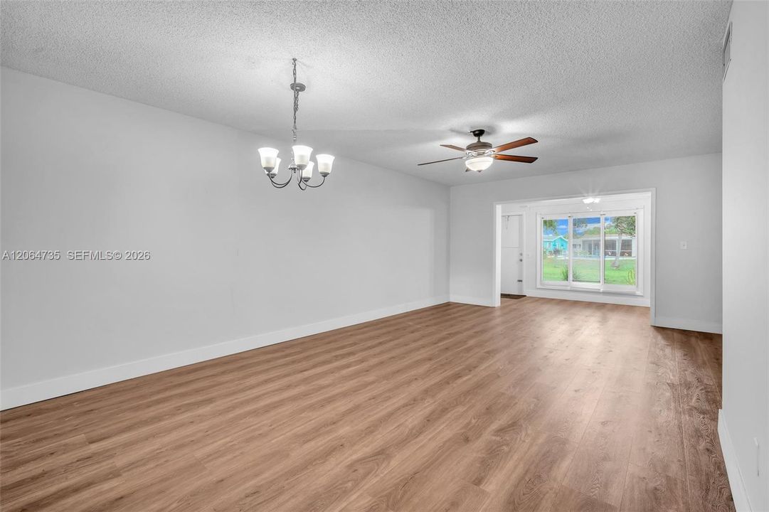 For Sale: $95,000 (2 beds, 2 baths, 990 Square Feet)