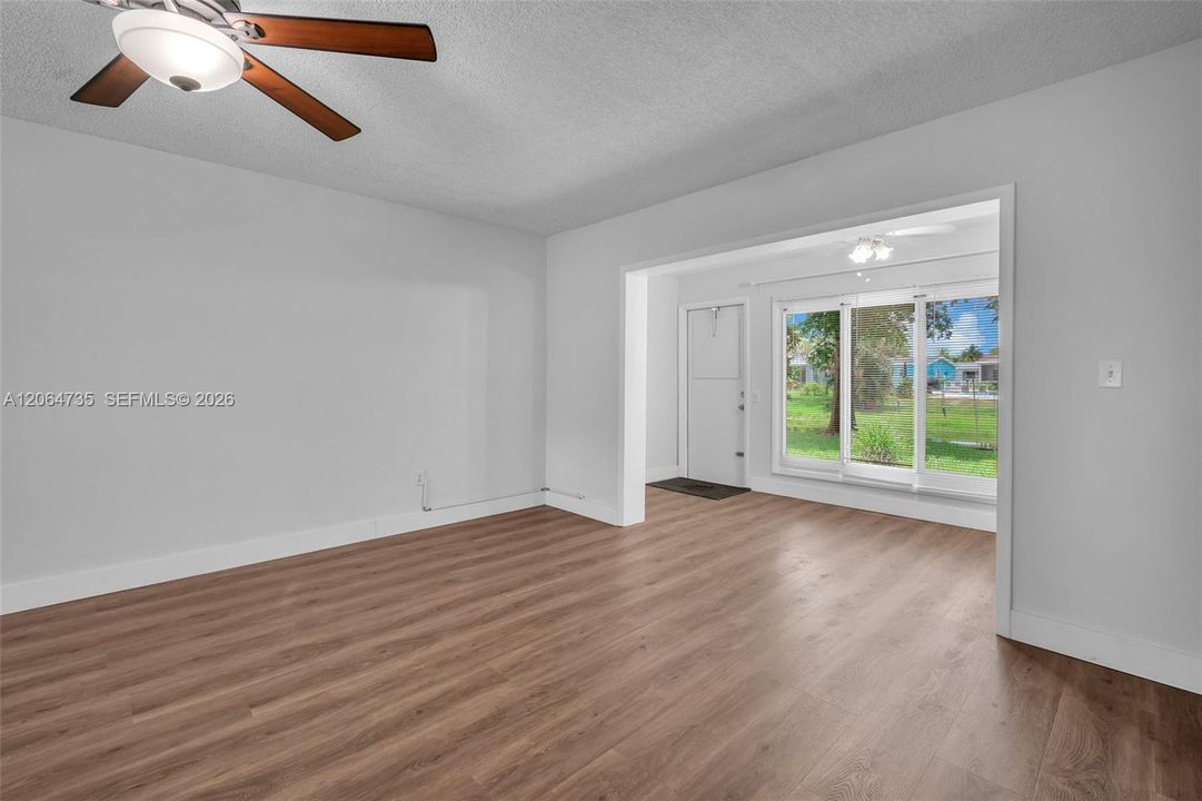 For Sale: $95,000 (2 beds, 2 baths, 990 Square Feet)