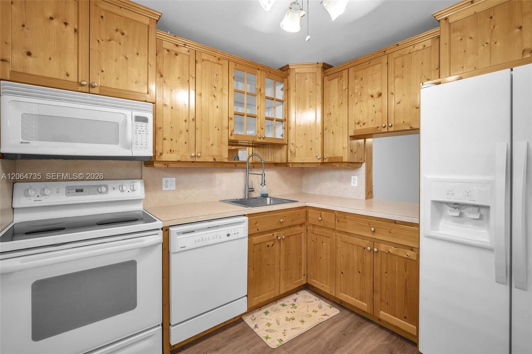 For Sale: $95,000 (2 beds, 2 baths, 990 Square Feet)