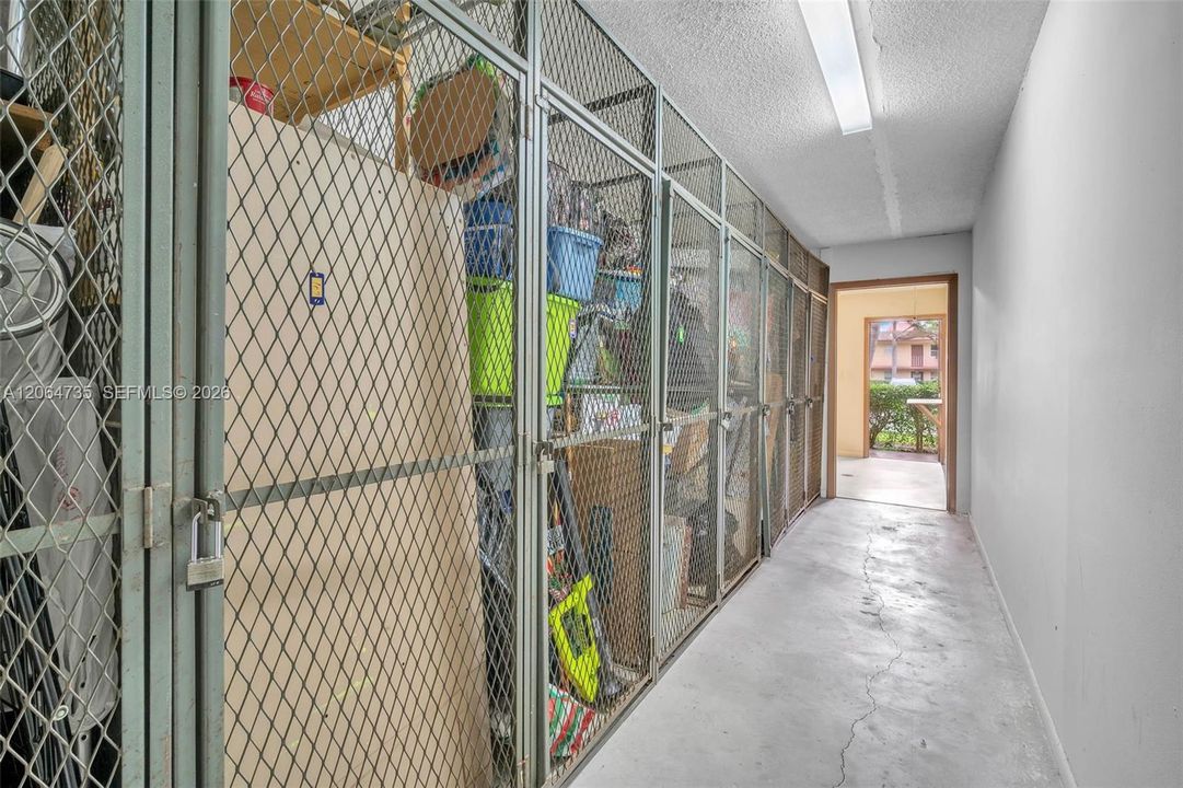 For Sale: $95,000 (2 beds, 2 baths, 990 Square Feet)