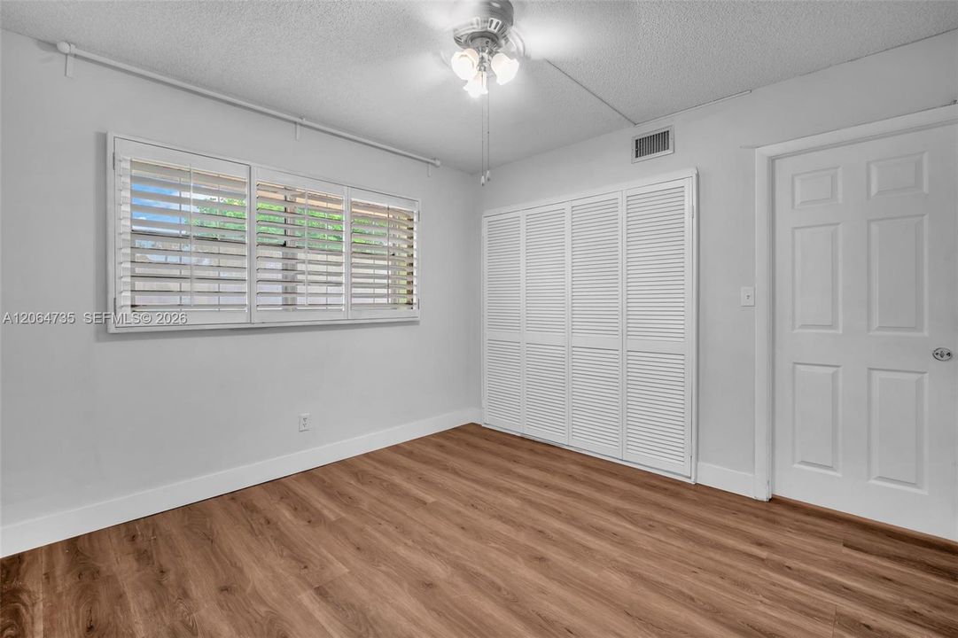 For Sale: $95,000 (2 beds, 2 baths, 990 Square Feet)