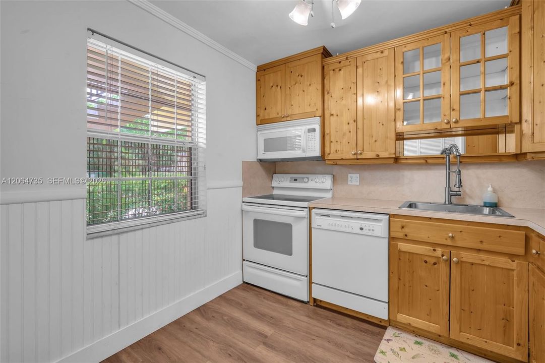 For Sale: $95,000 (2 beds, 2 baths, 990 Square Feet)