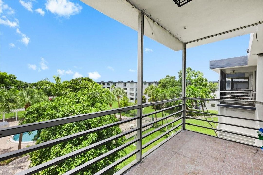 Active With Contract: $150,000 (2 beds, 2 baths, 952 Square Feet)