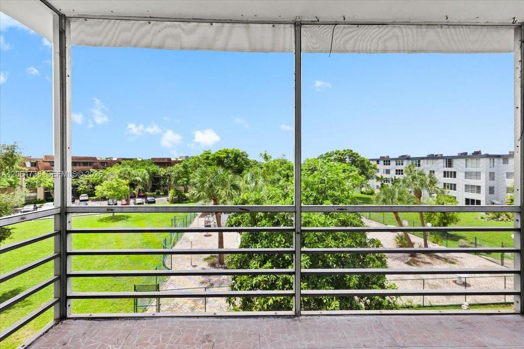 Active With Contract: $150,000 (2 beds, 2 baths, 952 Square Feet)