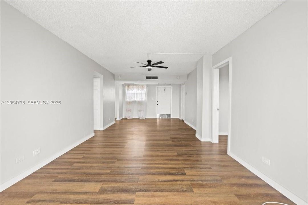Active With Contract: $150,000 (2 beds, 2 baths, 952 Square Feet)