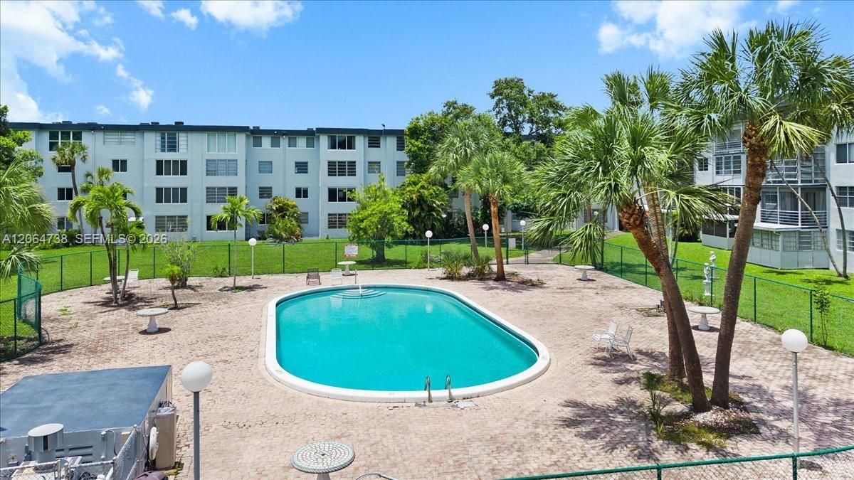 Active With Contract: $150,000 (2 beds, 2 baths, 952 Square Feet)