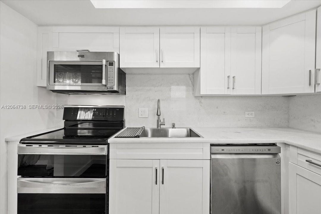 Active With Contract: $150,000 (2 beds, 2 baths, 952 Square Feet)