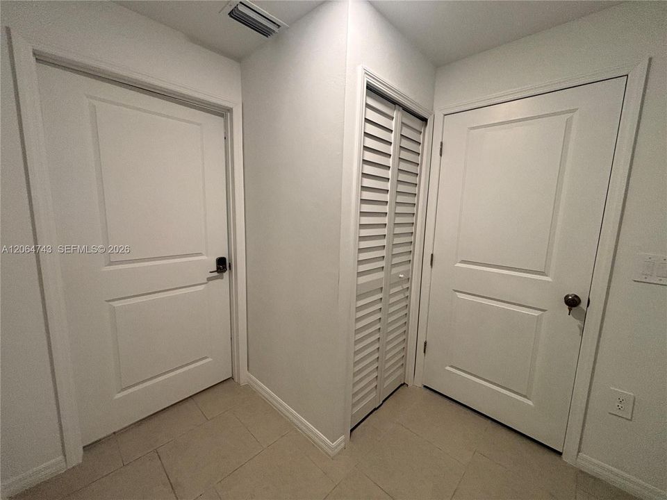 For Rent: $1,550 (2 beds, 1 baths, 1200 Square Feet)