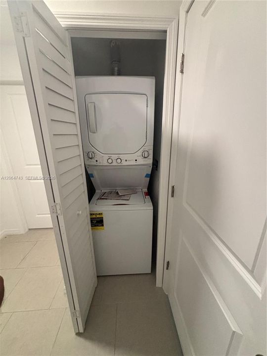 For Rent: $1,550 (2 beds, 1 baths, 1200 Square Feet)