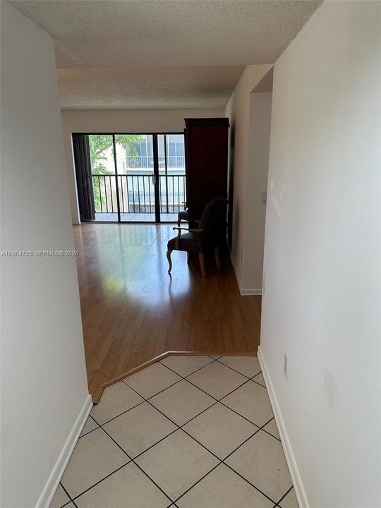 For Sale: $285,000 (2 beds, 2 baths, 985 Square Feet)