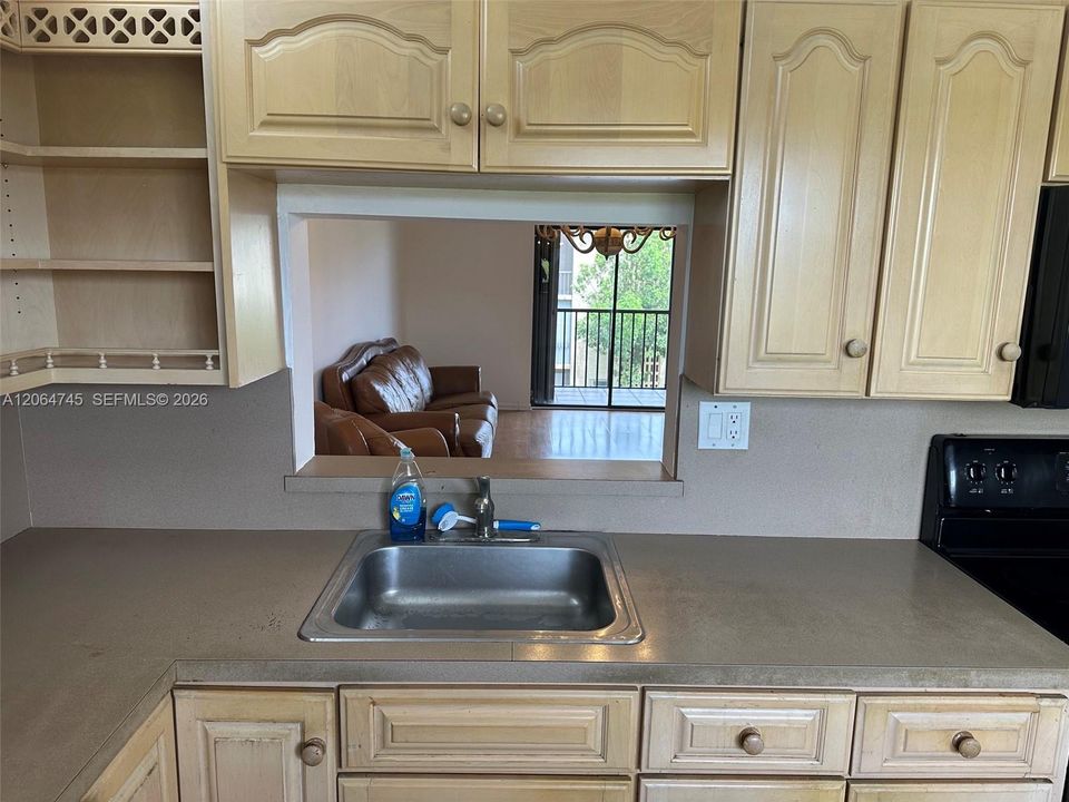 For Sale: $285,000 (2 beds, 2 baths, 985 Square Feet)