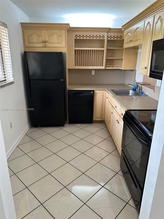 For Sale: $285,000 (2 beds, 2 baths, 985 Square Feet)