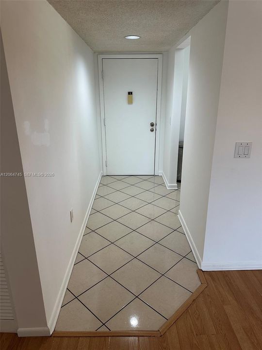 For Sale: $285,000 (2 beds, 2 baths, 985 Square Feet)