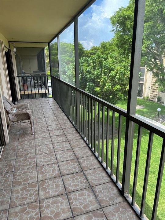 For Sale: $285,000 (2 beds, 2 baths, 985 Square Feet)