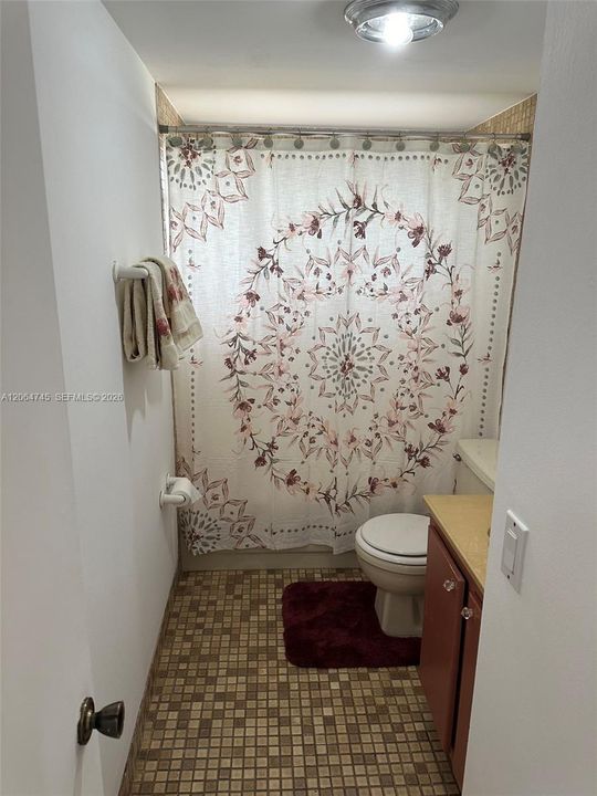 For Sale: $285,000 (2 beds, 2 baths, 985 Square Feet)
