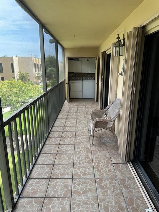 For Sale: $285,000 (2 beds, 2 baths, 985 Square Feet)