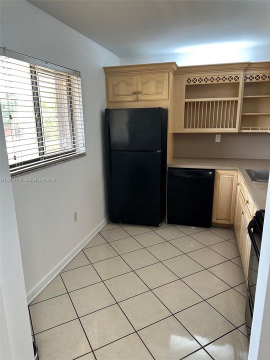 For Sale: $285,000 (2 beds, 2 baths, 985 Square Feet)