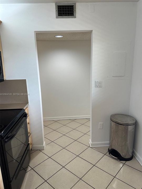 For Sale: $285,000 (2 beds, 2 baths, 985 Square Feet)
