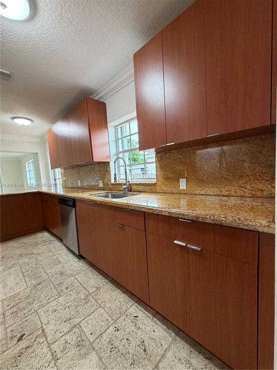 В аренду: $4,700 (3 спален, 2 ванн, 1722 Квадратных фут)
