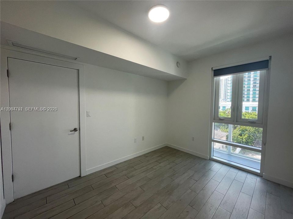 На продажу: $425,000 (2 спален, 2 ванн, 815 Квадратных фут)