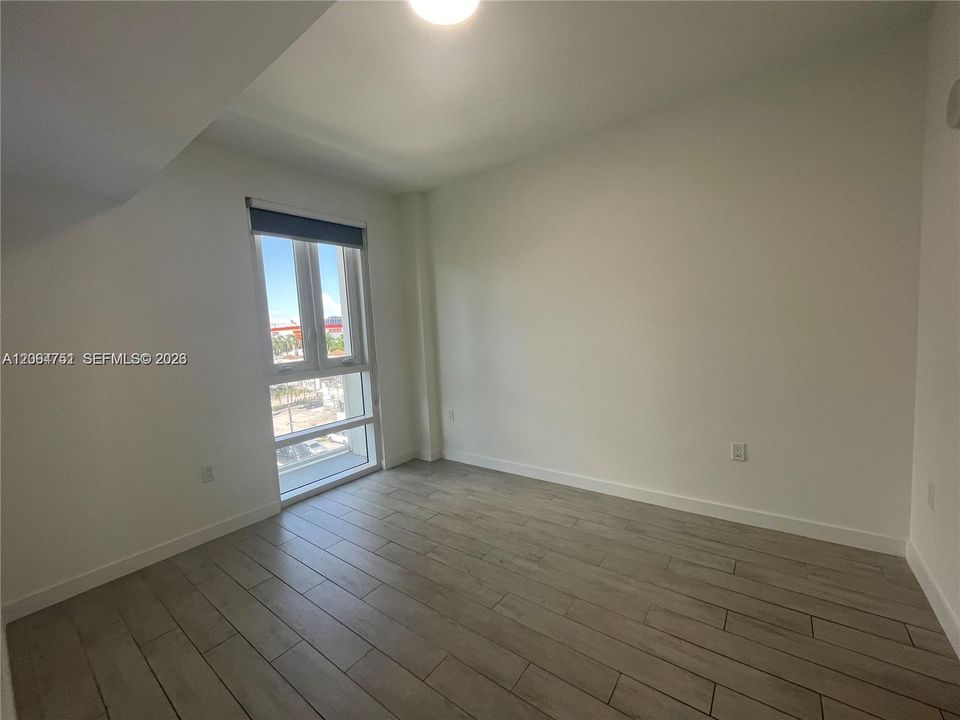 На продажу: $425,000 (2 спален, 2 ванн, 815 Квадратных фут)