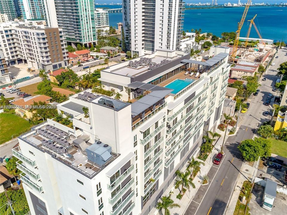 На продажу: $425,000 (2 спален, 2 ванн, 815 Квадратных фут)