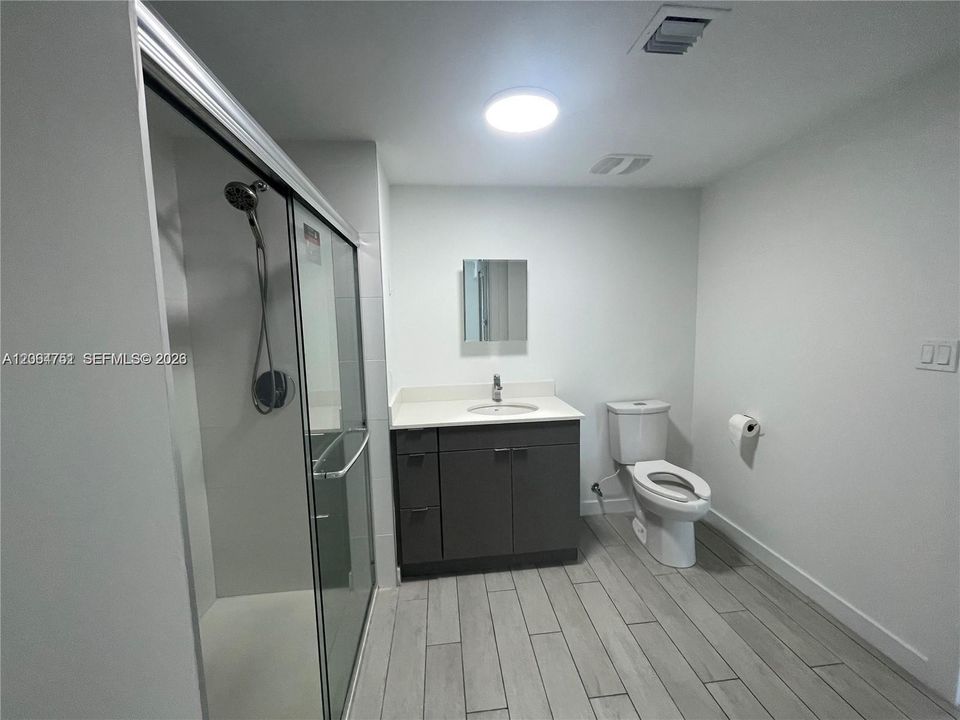 На продажу: $425,000 (2 спален, 2 ванн, 815 Квадратных фут)