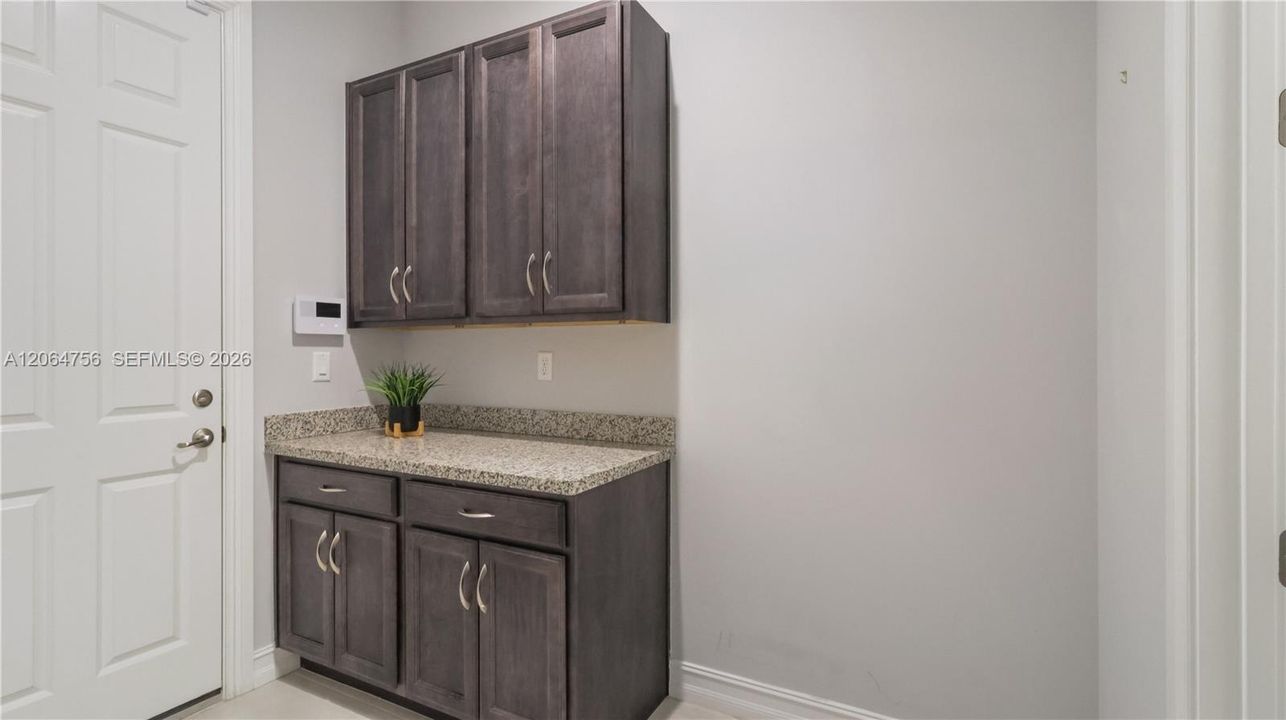 For Sale: $929,000 (3 beds, 2 baths, 2601 Square Feet)