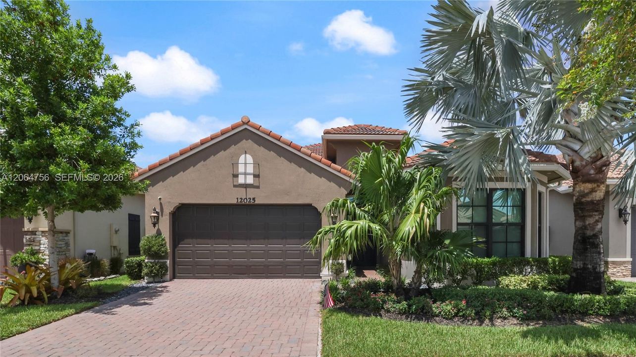 For Sale: $929,000 (3 beds, 2 baths, 2601 Square Feet)