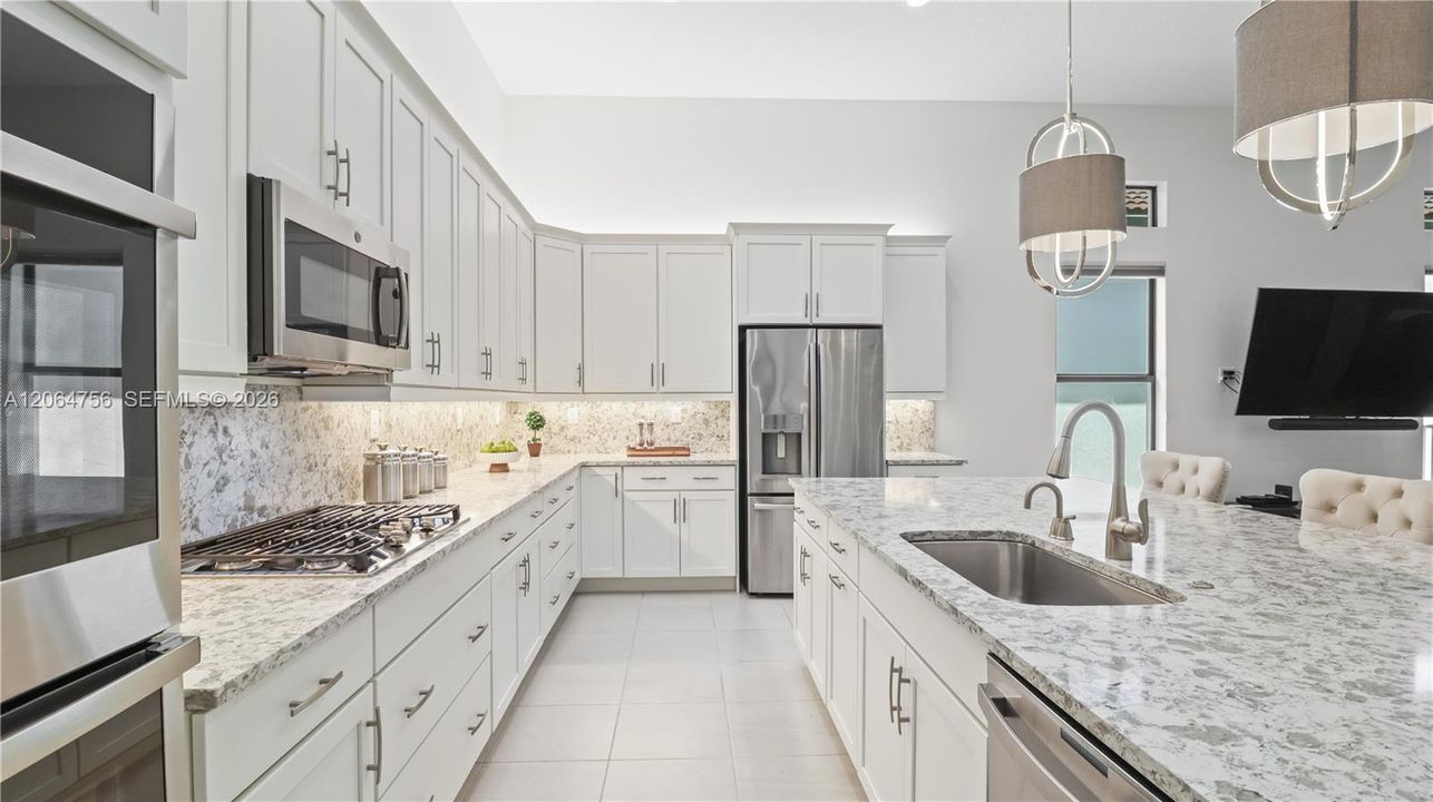 For Sale: $929,000 (3 beds, 2 baths, 2601 Square Feet)