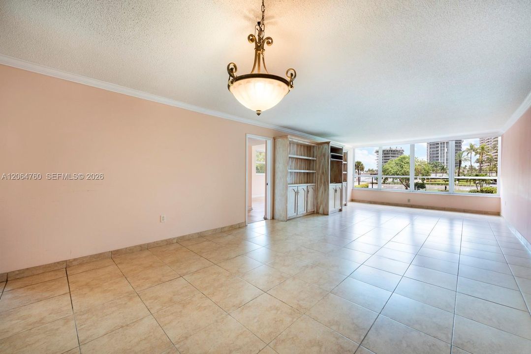 For Sale: $629,000 (2 beds, 2 baths, 1500 Square Feet)