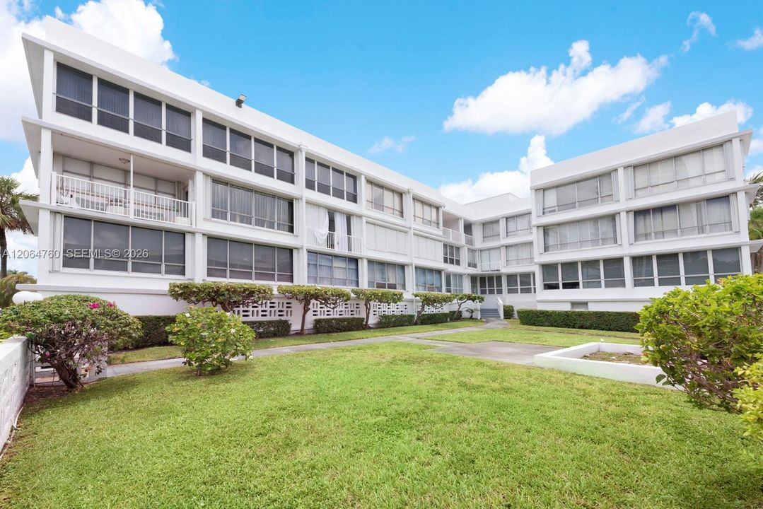 For Sale: $629,000 (2 beds, 2 baths, 1500 Square Feet)