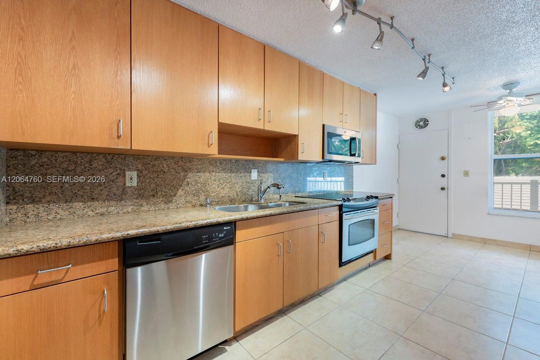 For Sale: $629,000 (2 beds, 2 baths, 1500 Square Feet)