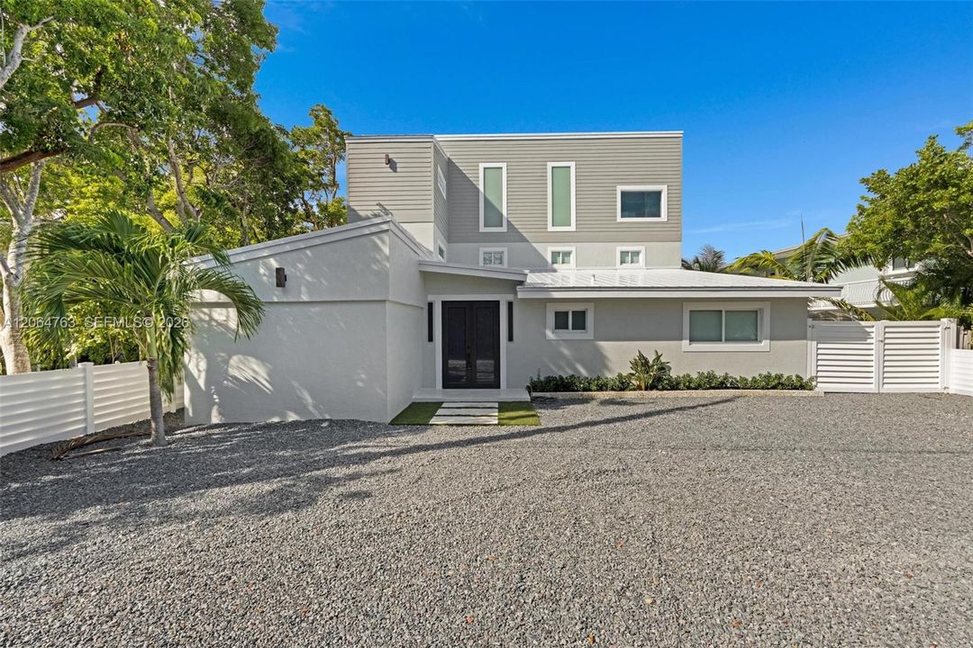 For Sale: $2,950,000 (4 beds, 4 baths, 3900 Square Feet)