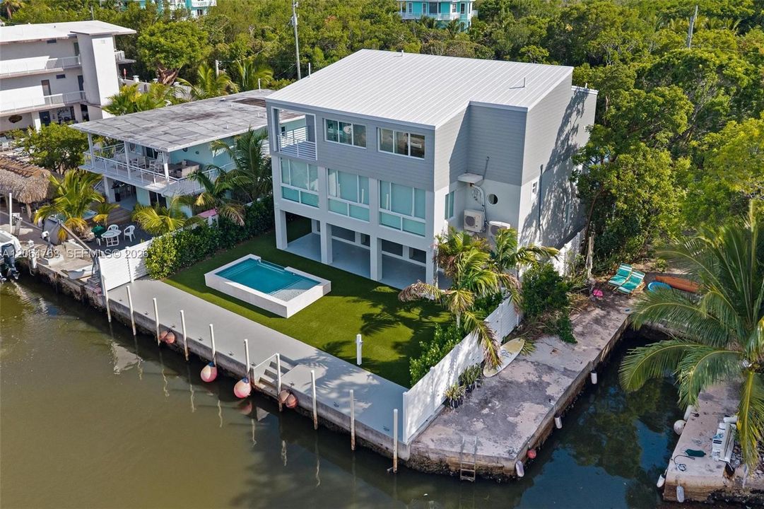 For Sale: $2,950,000 (4 beds, 4 baths, 3900 Square Feet)
