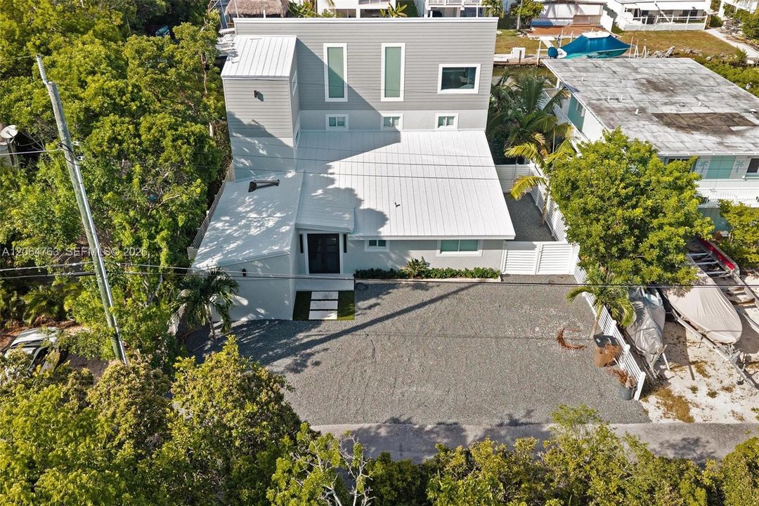 For Sale: $2,950,000 (4 beds, 4 baths, 3900 Square Feet)