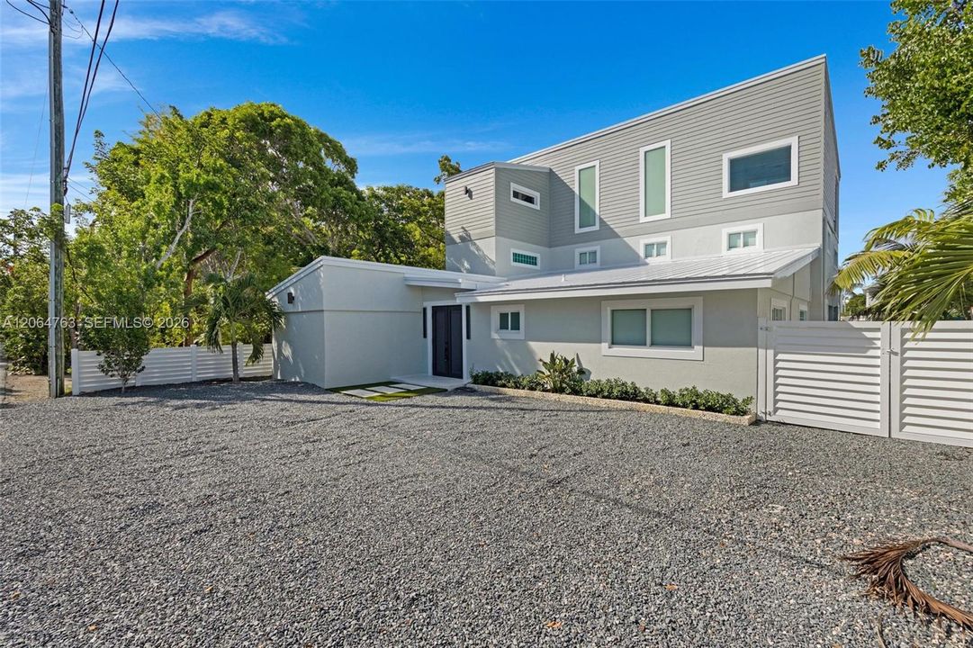 For Sale: $2,950,000 (4 beds, 4 baths, 3900 Square Feet)