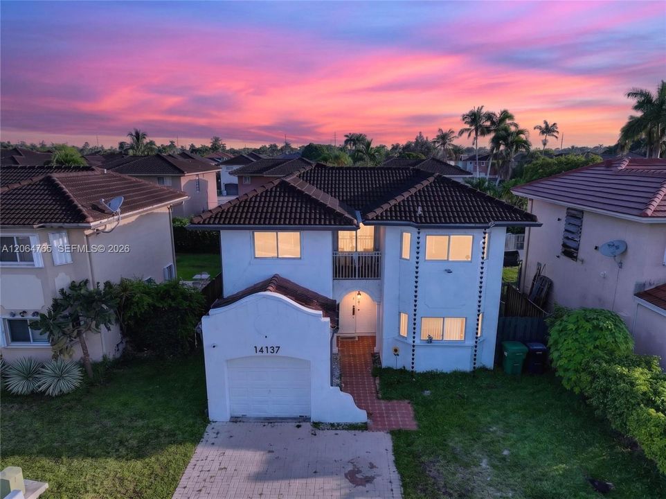 For Sale: $669,000 (3 beds, 3 baths, 1654 Square Feet)