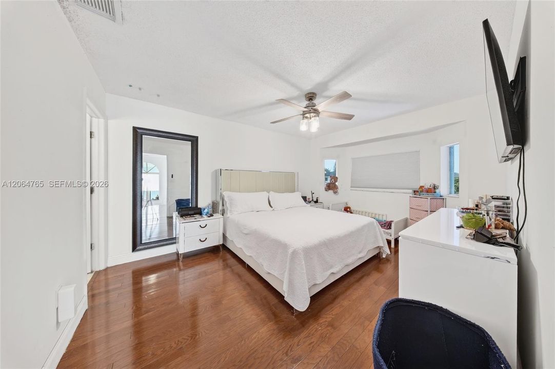 For Sale: $669,000 (3 beds, 3 baths, 1654 Square Feet)