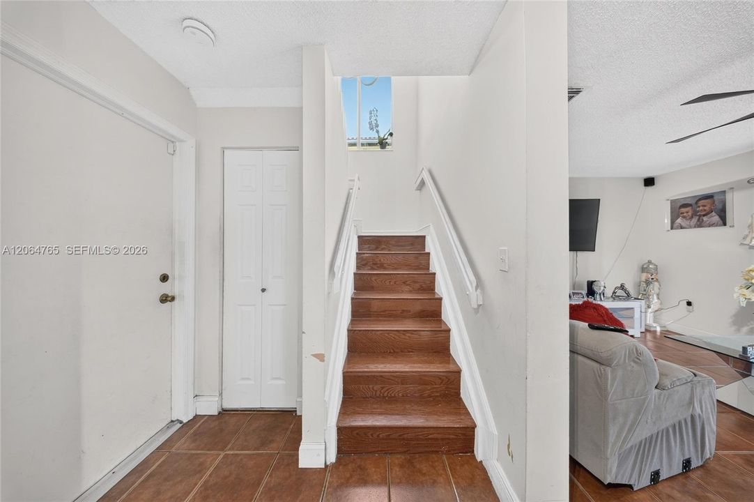 For Sale: $669,000 (3 beds, 3 baths, 1654 Square Feet)