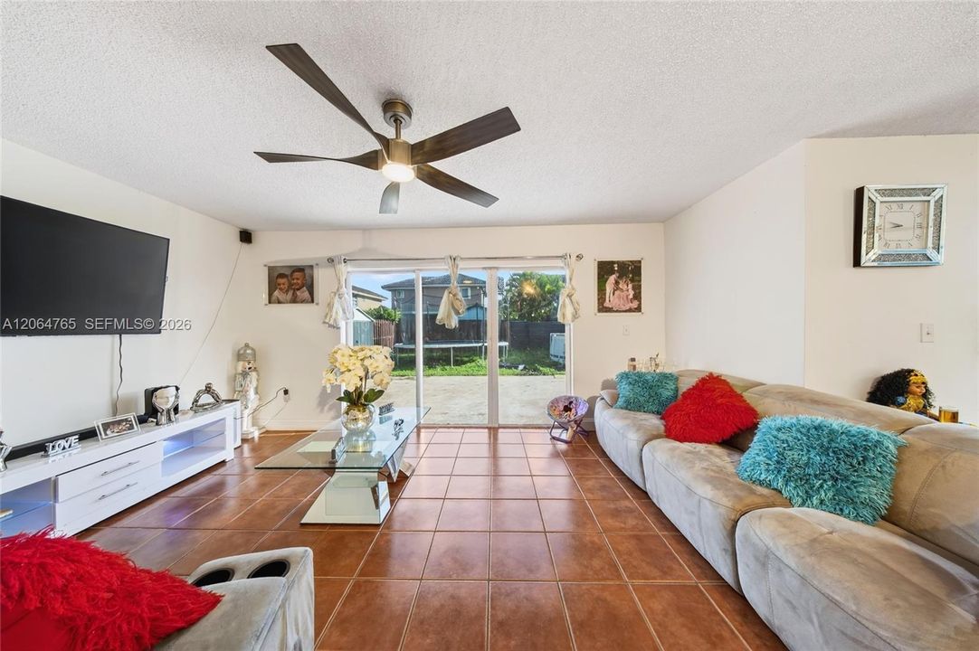 For Sale: $669,000 (3 beds, 3 baths, 1654 Square Feet)