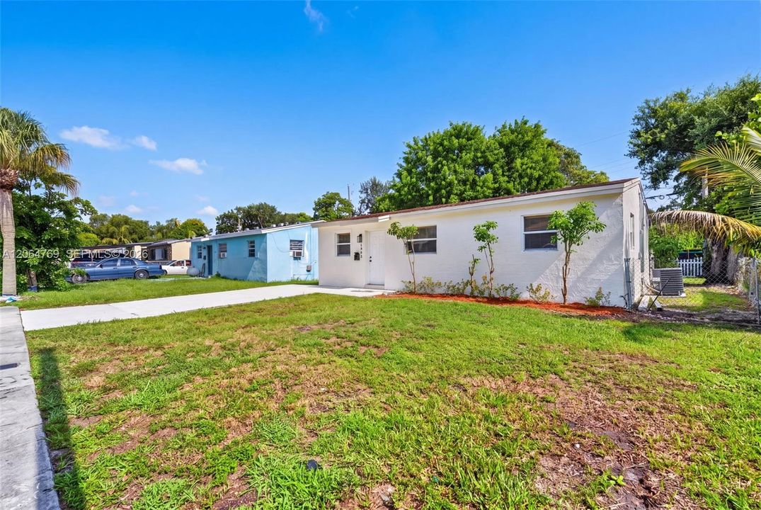 For Sale: $425,000 (3 beds, 1 baths, 900 Square Feet)