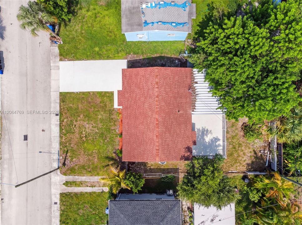 For Sale: $425,000 (3 beds, 1 baths, 900 Square Feet)