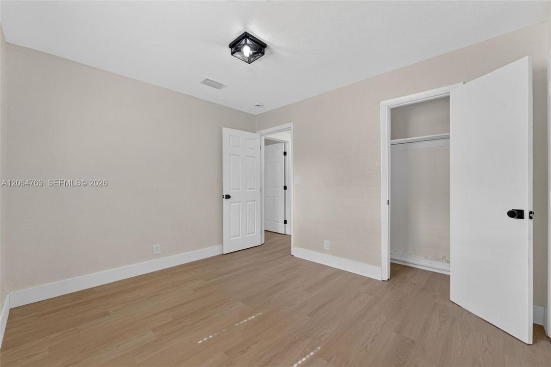 For Sale: $425,000 (3 beds, 1 baths, 900 Square Feet)