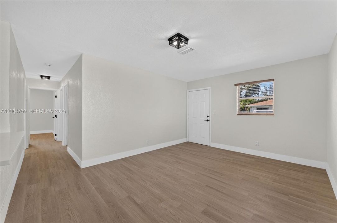 For Sale: $425,000 (3 beds, 1 baths, 900 Square Feet)