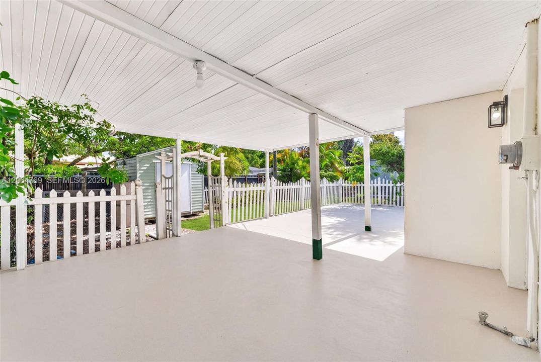 For Sale: $425,000 (3 beds, 1 baths, 900 Square Feet)